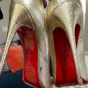 Christian Louboutin Gold Leather Red Bottom Pumps – EU 40.5